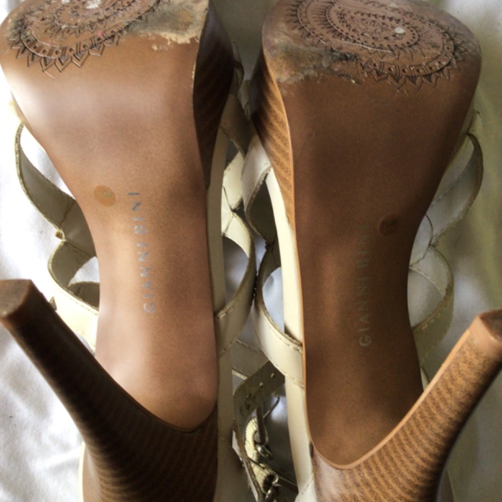 Beige Gianni Bini with box 7.5M heels - Picture 4 of 7